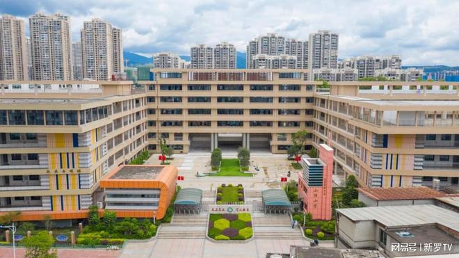 丑男大翻身 视频缩略图