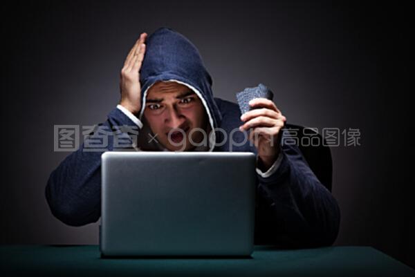 地狱男爵2：黄金军团 视频缩略图