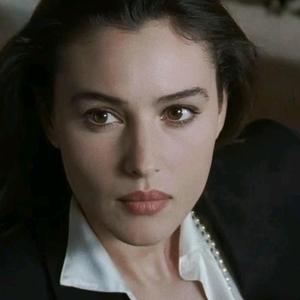 夜幕女王 视频缩略图