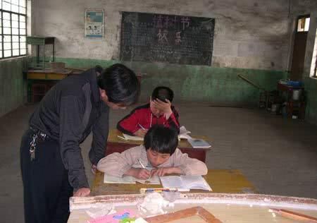 两个俏公主 视频海报