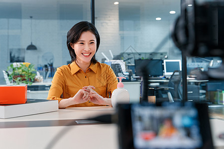 不再征服世界 视频缩略图